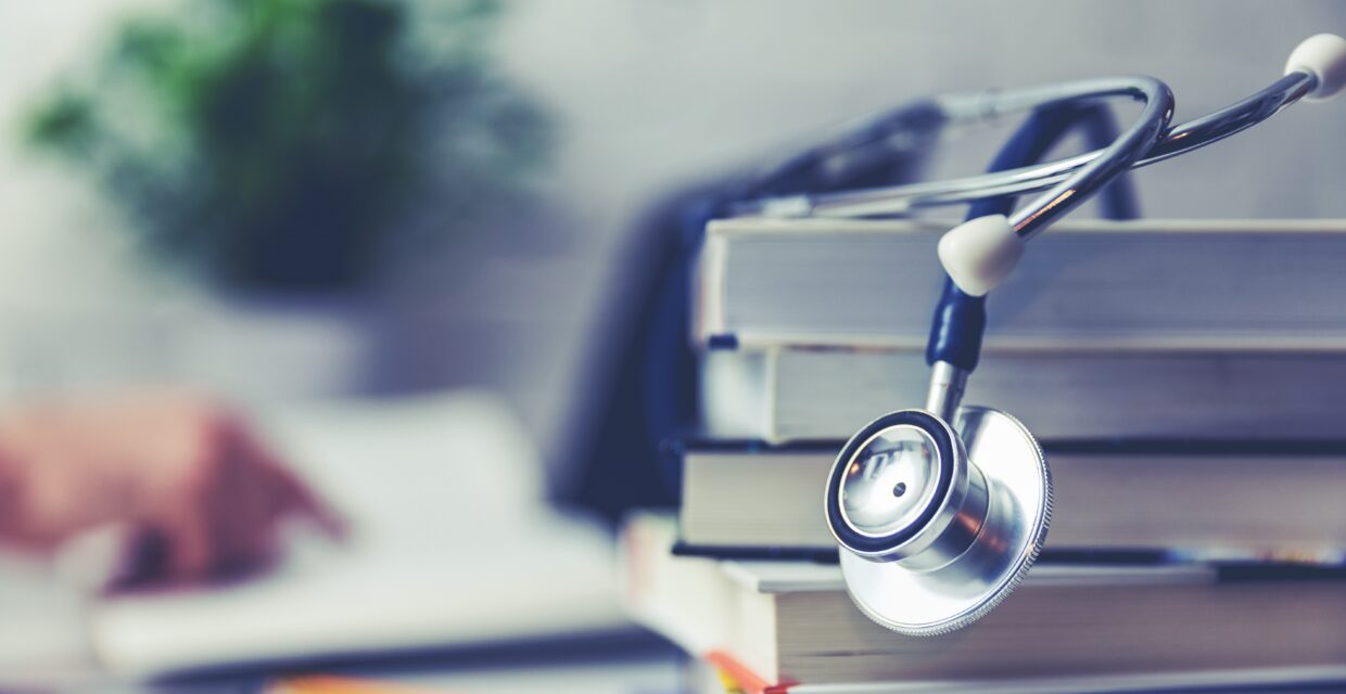 Entidade Representativa de Universidades Aponta Divergências em Dados do Enamed, Mas Reconhece Metodologia Técnica