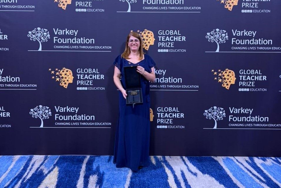 Professora paulista Débora Garofalo é reconhecida como educadora mais influente globalmente