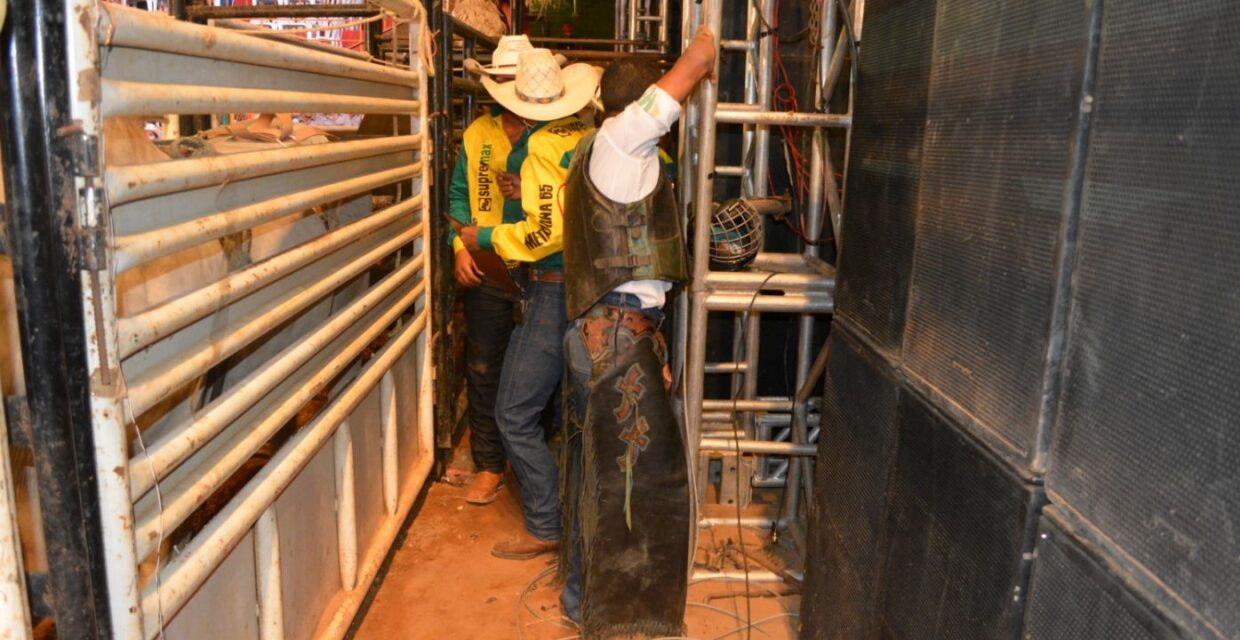 35ª Expoari abre programação em Ariquemes com rodeio e show musical