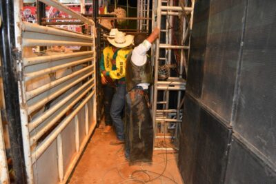 35ª Expoari abre programação em Ariquemes com rodeio e show musical