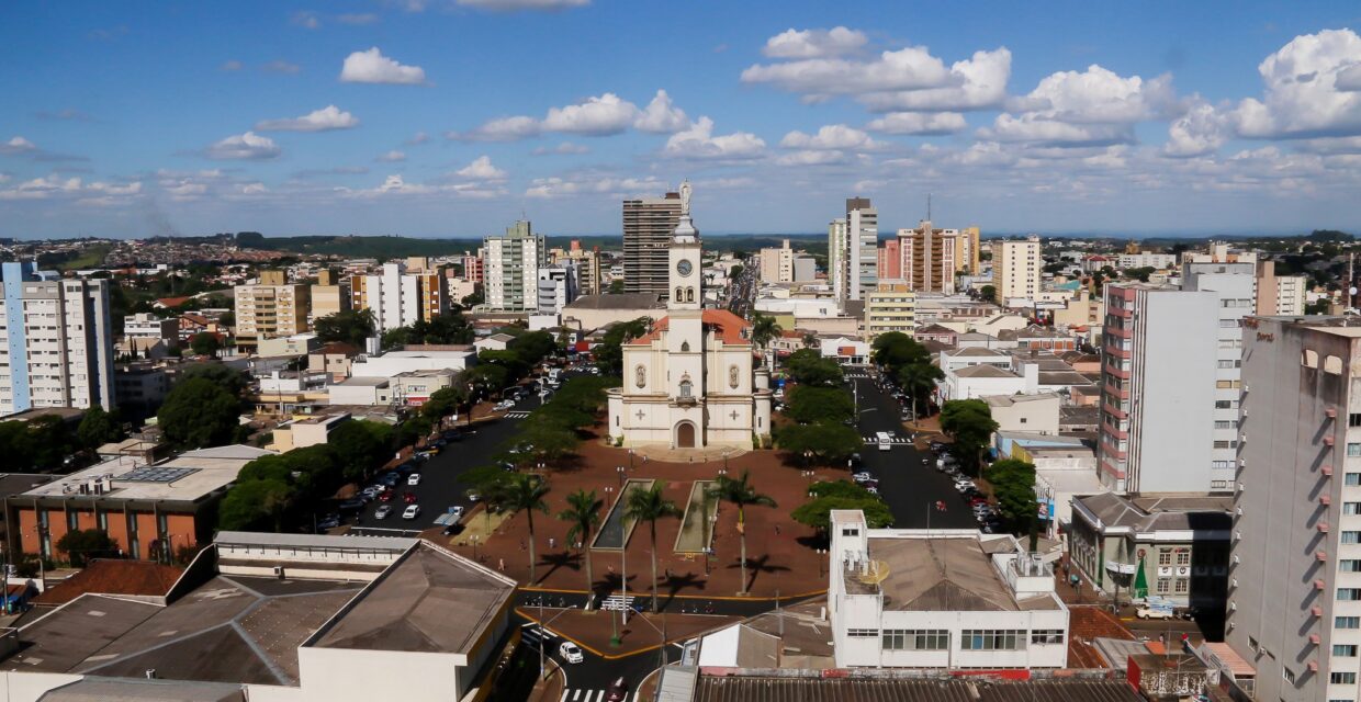 Apucarana abre concurso público com 48 vagas e salários de até R$ 5,4 mil