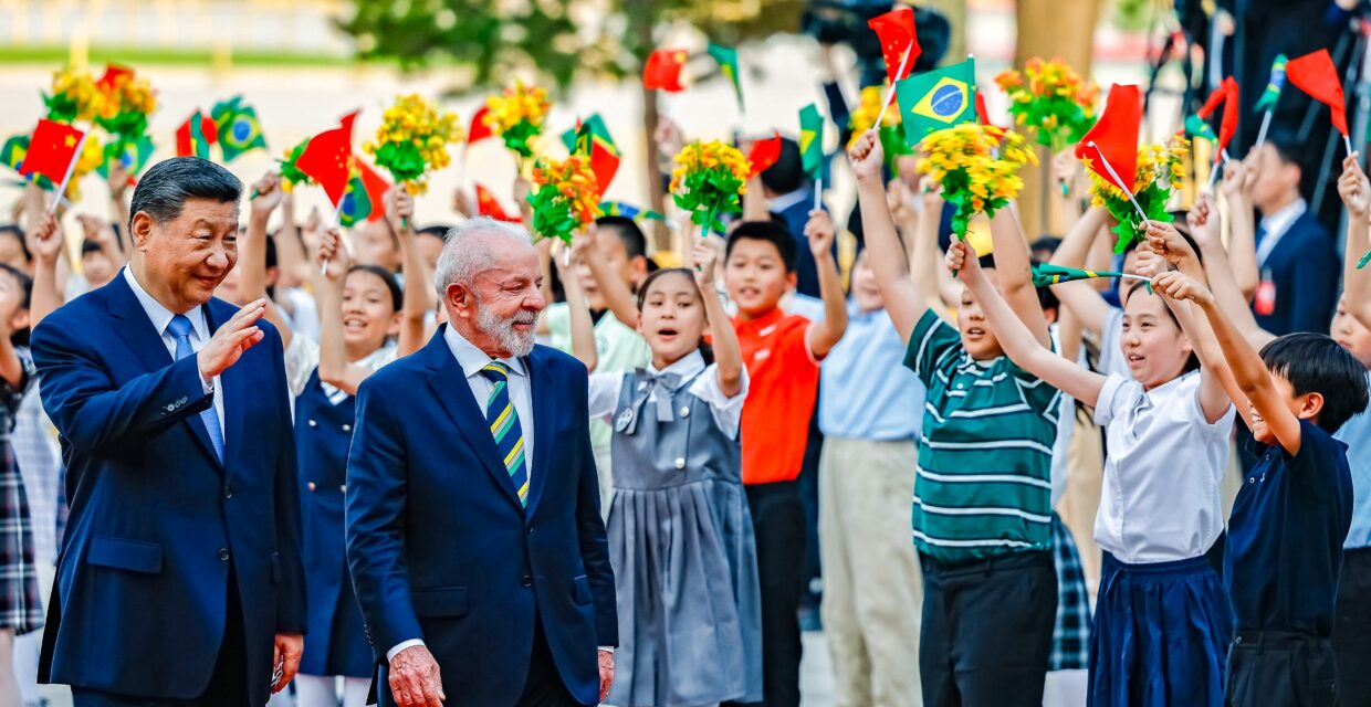 Brasil entre Estados Unidos e China na Estratégia Global de Inteligência Artificial