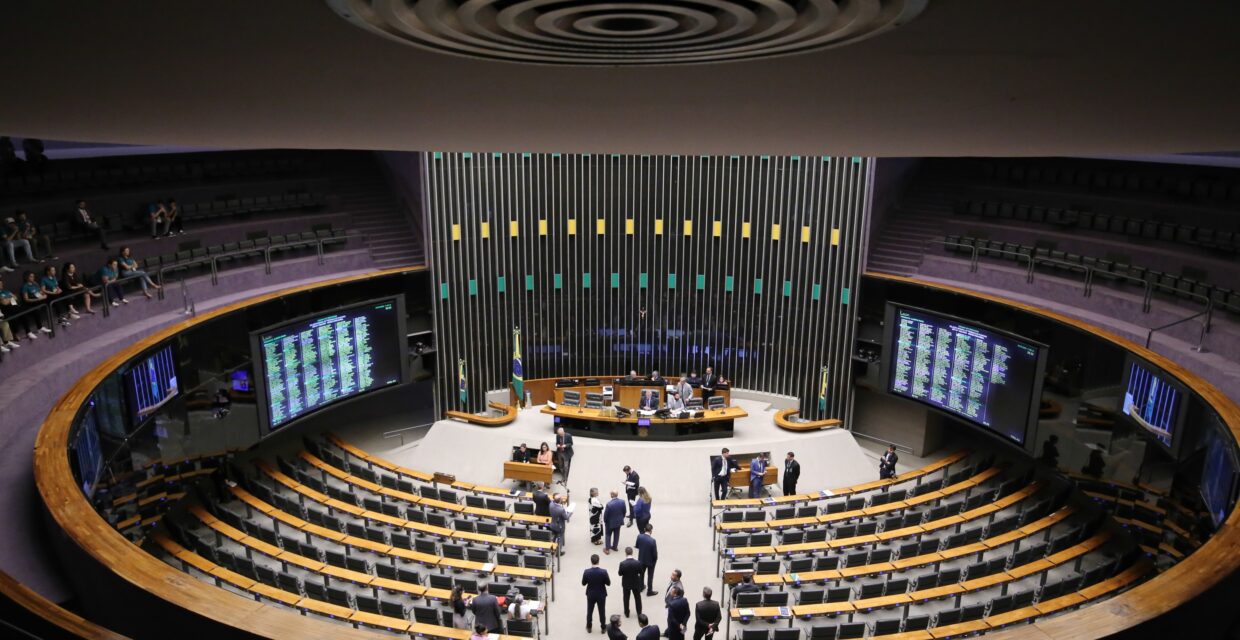 Cláusula de Desempenho e o Impacto na Representação Partidária das Eleições de 2026