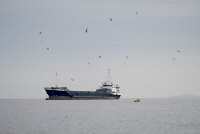 Irã Avalia Novas Propostas dos EUA Após Reforço do Controle no Estreito de Ormuz