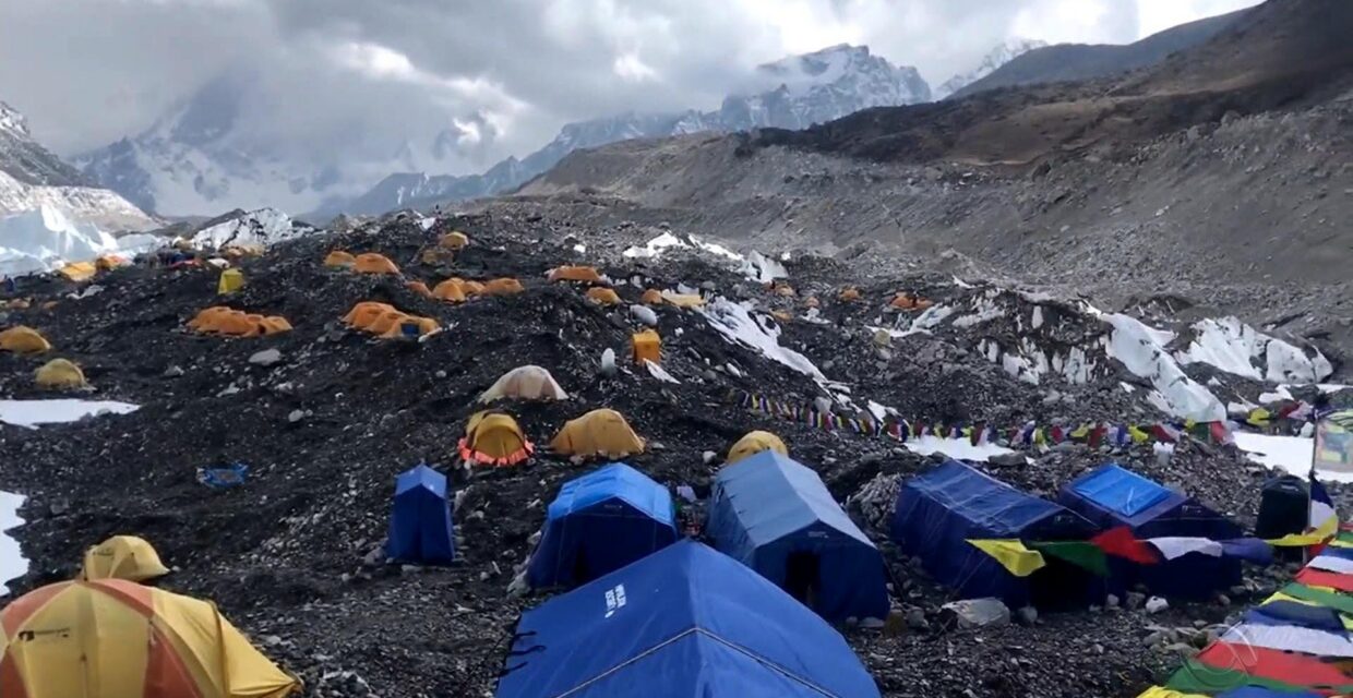 Nepal investiga esquema de fraudes com resgates no Everest envolvendo envenenamento de turistas