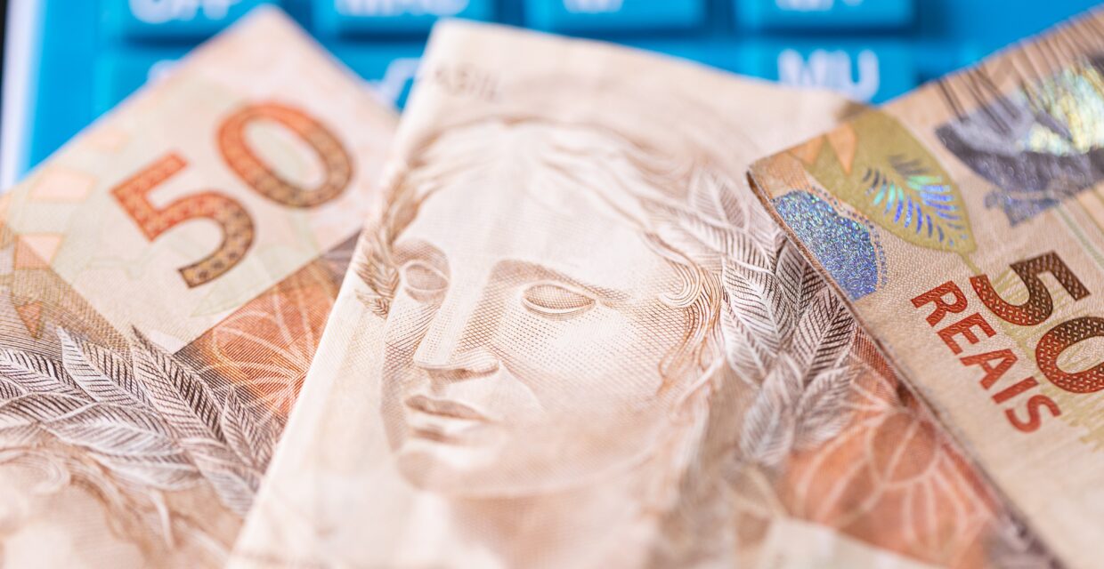 Pesquisa Datafolha revela que quase 70% dos brasileiros possuem dívidas e inadimplência atinge empréstimos entre familiares