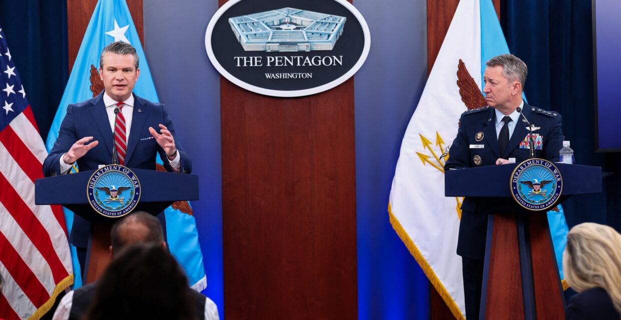 Estados Unidos mantêm operação no Estreito de Ormuz e alertam para resposta contundente a ataques iranianos