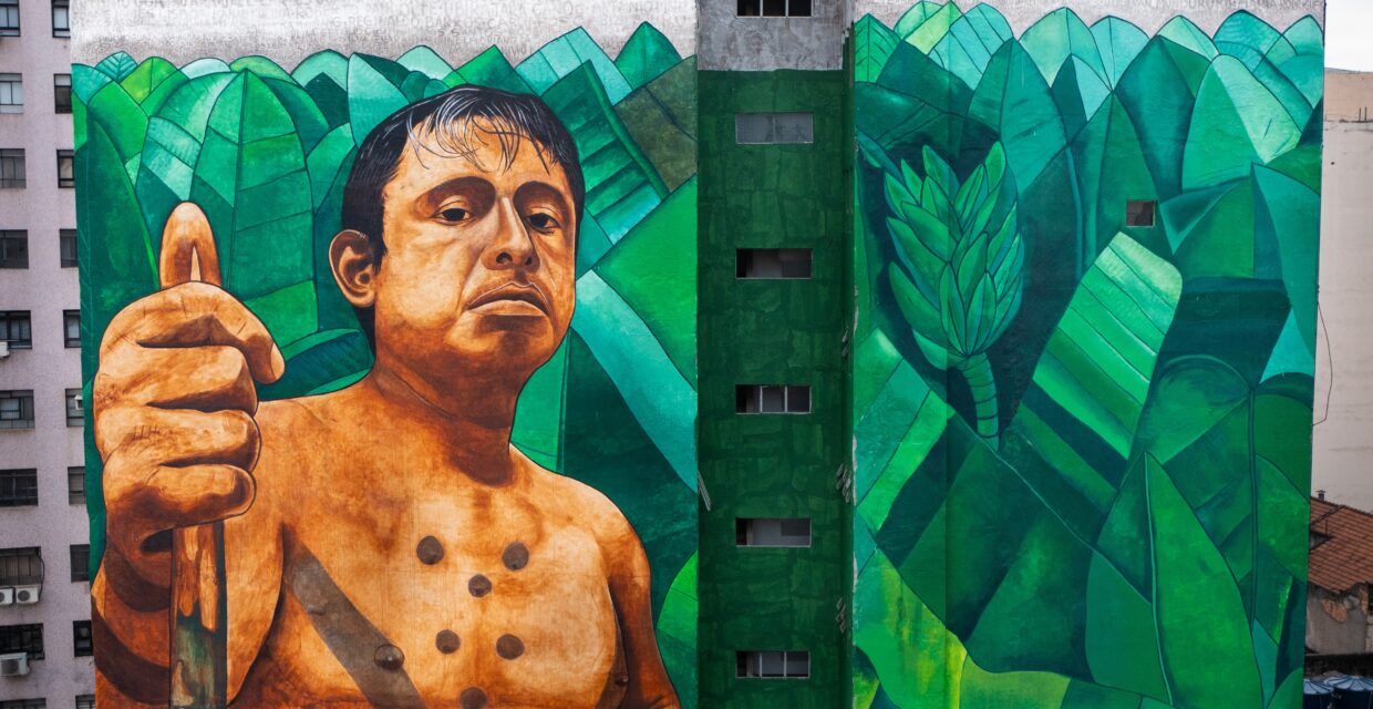 Obra de arte de 600 m² no centro de São Paulo homenageia líder indígena Ari Uru-Eu-Wau-Wau