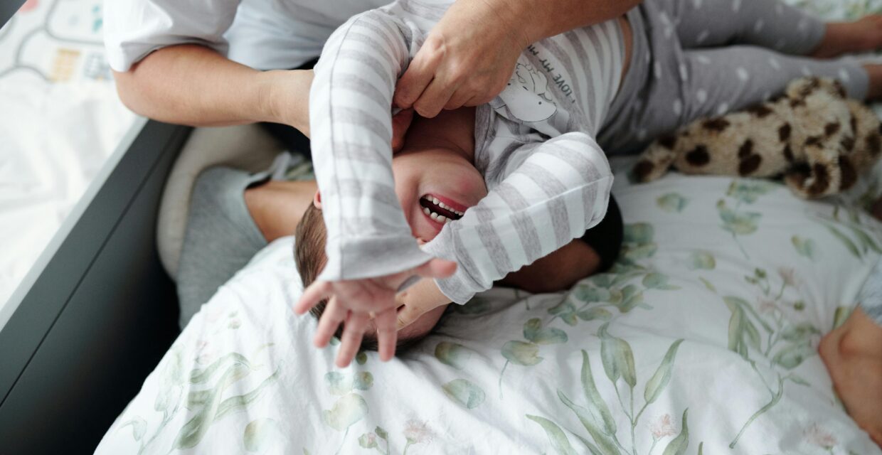 Redirecionamento de atenção em crianças: análise da técnica popular para conter o choro infantil