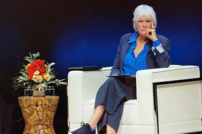 Byron Katie e o Método ‘O Trabalho’: Um Caminho para Reduzir o Sofrimento por Meio da Autoconsciência