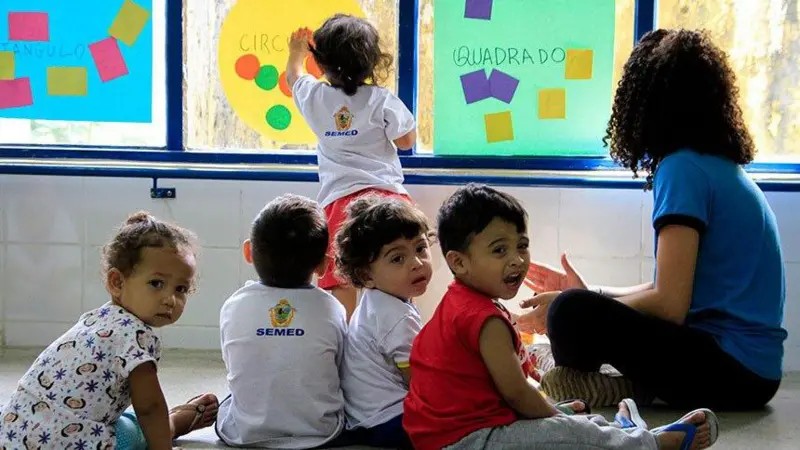 Cobertura da Educação Infantil no Brasil: Avanços e Desafios na Universalização da Pré-Escola e Creche