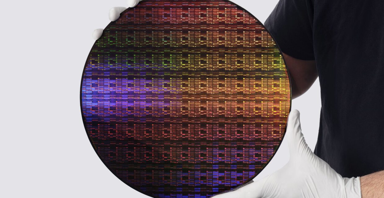 IBM desenvolve chip pioneiro com arquitetura abaixo de 1 nanômetro