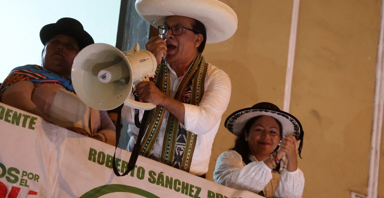 Peru: Protestos marcam impasse nas eleições presidenciais entre Sánchez e Fujimori