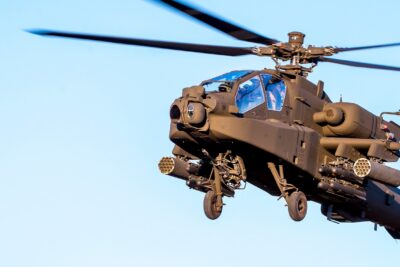 Pilotos de helicóptero americano resgatados após queda no Estreito de Ormuz