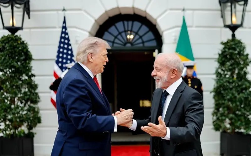 Análise do governo brasileiro destaca caráter político em nova tarifa dos EUA sobre produtos nacionais