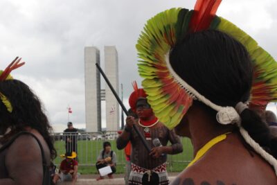Câmara aprova projeto que autoriza uso de símbolos culturais em fotos de documentos oficiais