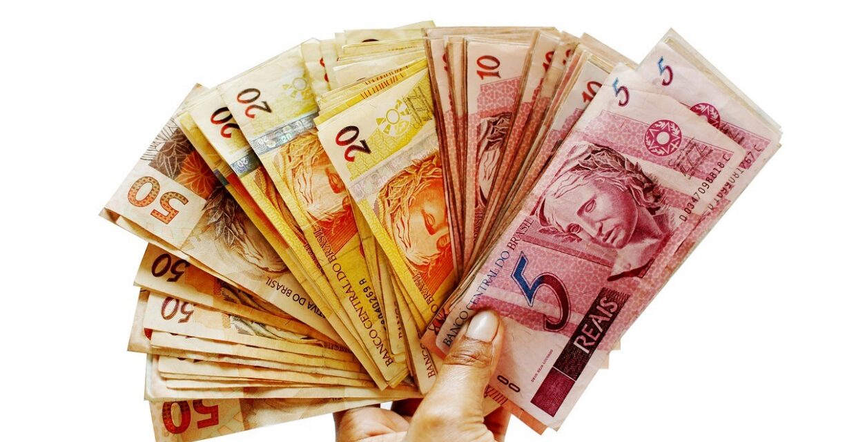Desafios e a importância da educação financeira para mulheres maduras
