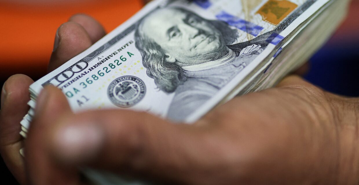 Mercado financeiro reage a novas tarifas dos EUA e instabilidade no Oriente Médio