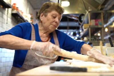 Projeto nos EUA valoriza avós como protagonistas da gastronomia multicultural