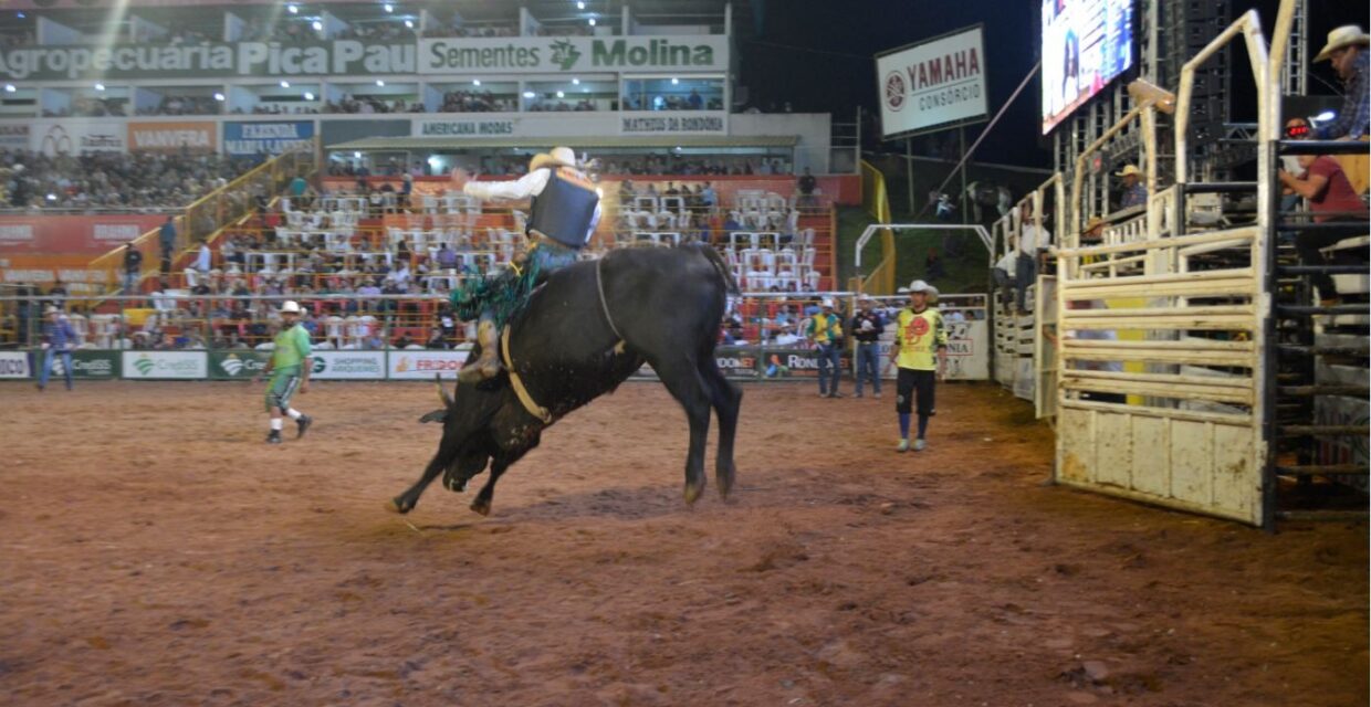 35ª Expoari em Ariquemes é aberta com inauguração de museu, rodeio e show sertanejo