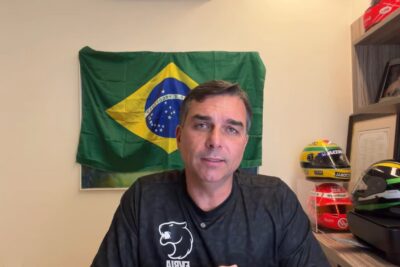 Flávio Bolsonaro afirma que ex-presidente desconhecia vídeo com IA exibido em convenção do PL