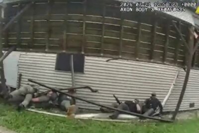 Nove Agentes Federais e Locais Sofrem Quedas em Colapso de Varanda Durante Operação no Missouri