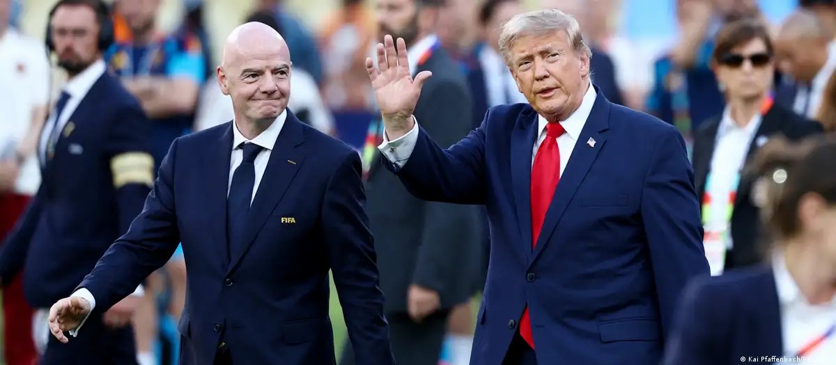 Presidente da FIFA busca apoio de Donald Trump para manter liderança após controvérsia sobre venda de direitos comerciais