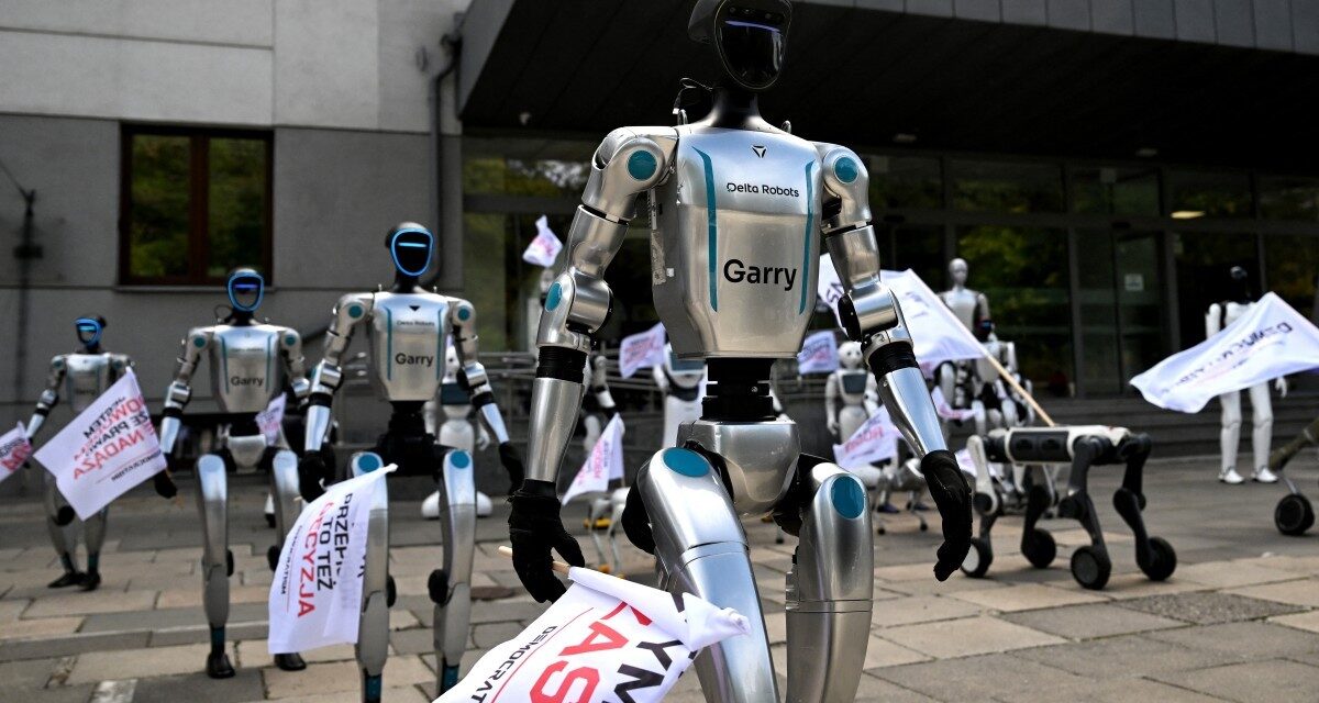 Manifestação com robôs em Varsóvia destaca necessidade de regulamentação da inteligência artificial