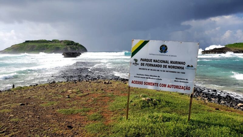 Parque Nacional Marinho de Fernando de Noronha tem áreas fechadas devido a condições adversas do mar