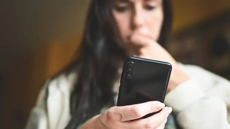 Pressão por regulamentação da inteligência artificial cresce diante de alertas sobre riscos à humanidade