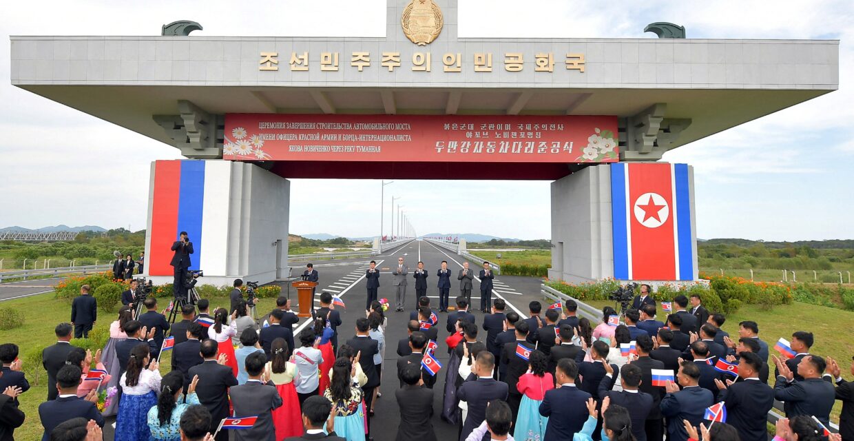 Rússia e Coreia do Norte inauguram primeira ponte rodoviária na fronteira terrestre