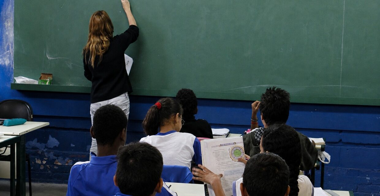 Desempenho do Brasil no Pisa 2025: Análise de Questões de Ciências para Estudantes de 15 Anos
